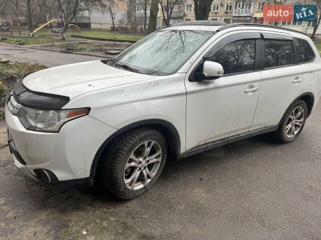 Белый Мицубиси Аутлендер, объемом двигателя 2.4 л и пробегом 144 тыс. км за 12500 $, фото 2 на Automoto.ua