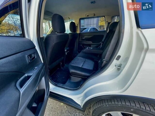 Белый Мицубиси Аутлендер, объемом двигателя 2 л и пробегом 146 тыс. км за 14500 $, фото 31 на Automoto.ua