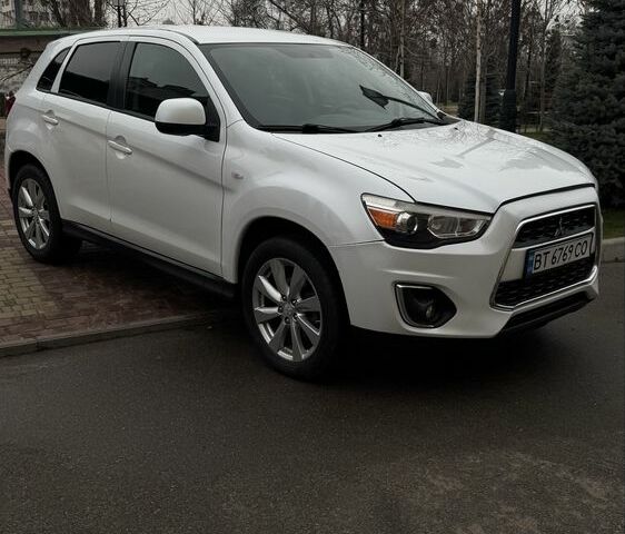 Білий Міцубісі Аутлендер, об'ємом двигуна 2 л та пробігом 161 тис. км за 9400 $, фото 1 на Automoto.ua