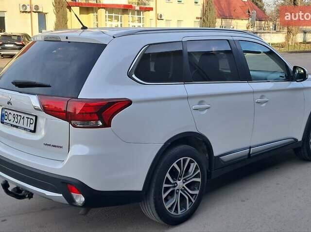 Білий Міцубісі Аутлендер, об'ємом двигуна 2.3 л та пробігом 130 тис. км за 14999 $, фото 7 на Automoto.ua