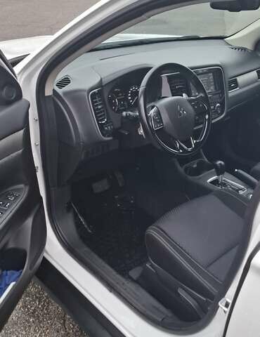 Білий Міцубісі Аутлендер, об'ємом двигуна 2.3 л та пробігом 158 тис. км за 18200 $, фото 10 на Automoto.ua