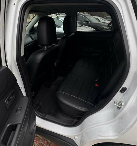 Белый Мицубиси Аутлендер, объемом двигателя 2 л и пробегом 161 тыс. км за 9200 $, фото 8 на Automoto.ua