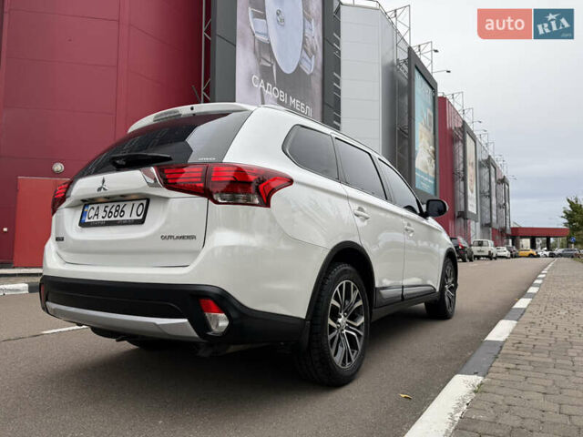 Мицубиси Аутлендер 2015 в Киеве на Automoto.ua Белый Мицубиси Аутлендер, объемом двигателя 2.4 л и пробегом 159 тыс. км за 17300 $, фото 4 на Automoto.ua