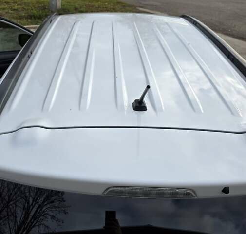 Белый Мицубиси Аутлендер, объемом двигателя 2.36 л и пробегом 169 тыс. км за 13300 $, фото 1 на Automoto.ua