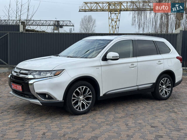 Белый Мицубиси Аутлендер, объемом двигателя 3 л и пробегом 310 тыс. км за 12700 $, фото 38 на Automoto.ua