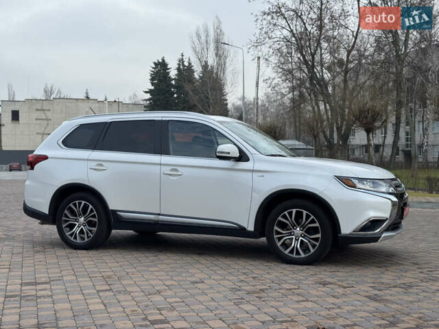 Белый Мицубиси Аутлендер, объемом двигателя 3 л и пробегом 310 тыс. км за 12700 $, фото 24 на Automoto.ua