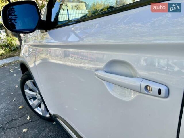 Белый Мицубиси Аутлендер, объемом двигателя 2 л и пробегом 146 тыс. км за 14500 $, фото 14 на Automoto.ua