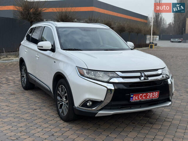 Белый Мицубиси Аутлендер, объемом двигателя 3 л и пробегом 310 тыс. км за 12700 $, фото 7 на Automoto.ua