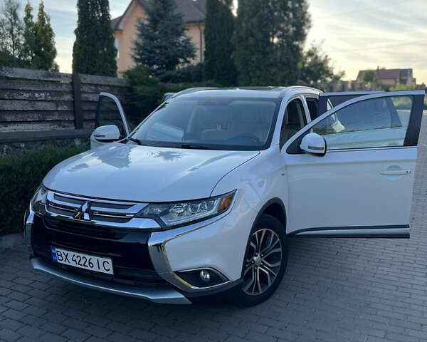 Белый Мицубиси Аутлендер, объемом двигателя 3 л и пробегом 197 тыс. км за 15500 $, фото 8 на Automoto.ua