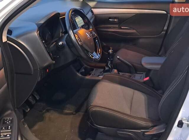 Білий Міцубісі Аутлендер, об'ємом двигуна 2.3 л та пробігом 130 тис. км за 14999 $, фото 20 на Automoto.ua