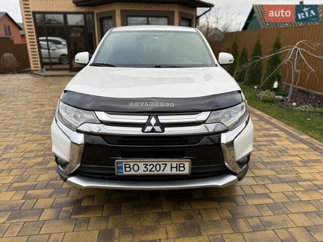 Белый Мицубиси Аутлендер, объемом двигателя 2.36 л и пробегом 191 тыс. км за 13950 $, фото 6 на Automoto.ua