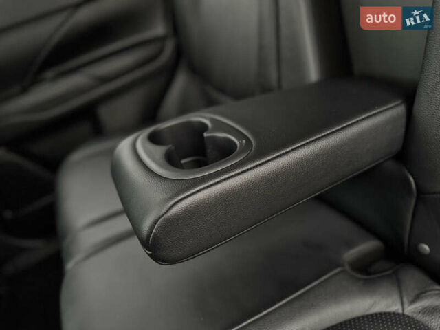 Белый Мицубиси Аутлендер, объемом двигателя 2.2 л и пробегом 140 тыс. км за 16200 $, фото 82 на Automoto.ua