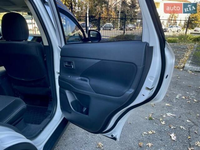 Белый Мицубиси Аутлендер, объемом двигателя 2 л и пробегом 146 тыс. км за 14500 $, фото 27 на Automoto.ua