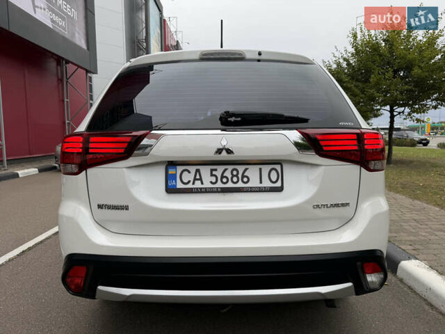 Білий Міцубісі Аутлендер, об'ємом двигуна 2.4 л та пробігом 159 тис. км за 17700 $, фото 7 на Automoto.ua