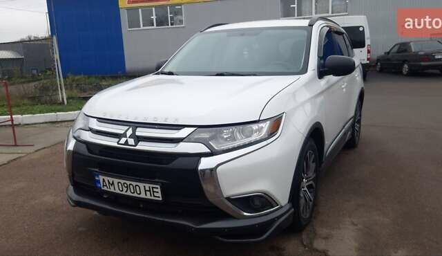 Белый Мицубиси Аутлендер, объемом двигателя 2.4 л и пробегом 240 тыс. км за 14900 $, фото 1 на Automoto.ua
