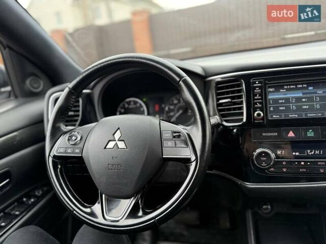 Белый Мицубиси Аутлендер, объемом двигателя 2.36 л и пробегом 191 тыс. км за 13950 $, фото 20 на Automoto.ua