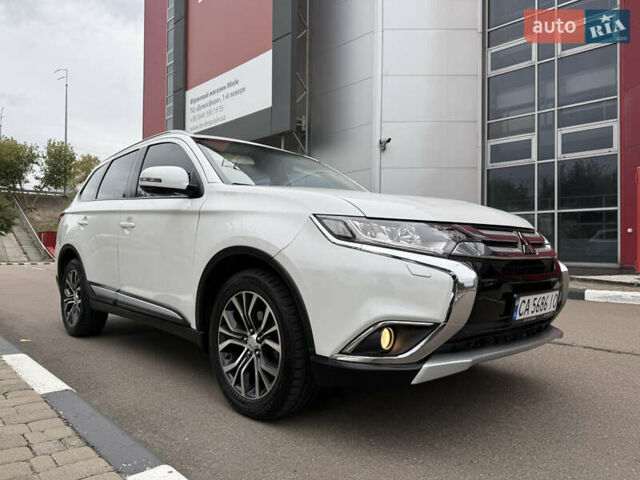Мицубиси Аутлендер 2015 в Киеве на Automoto.ua Белый Мицубиси Аутлендер, объемом двигателя 2.4 л и пробегом 159 тыс. км за 17300 $, фото 2 на Automoto.ua