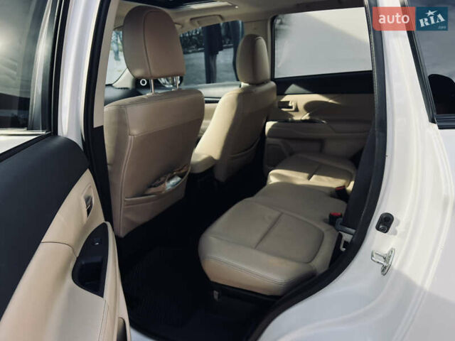 Белый Мицубиси Аутлендер, объемом двигателя 2.4 л и пробегом 147 тыс. км за 12999 $, фото 45 на Automoto.ua