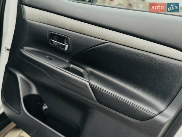 Белый Мицубиси Аутлендер, объемом двигателя 2.2 л и пробегом 140 тыс. км за 16200 $, фото 69 на Automoto.ua