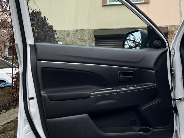 Белый Мицубиси Аутлендер, объемом двигателя 2 л и пробегом 168 тыс. км за 10800 $, фото 12 на Automoto.ua