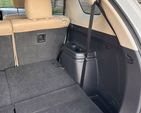 Белый Мицубиси Аутлендер, объемом двигателя 3 л и пробегом 197 тыс. км за 15300 $, фото 27 на Automoto.ua