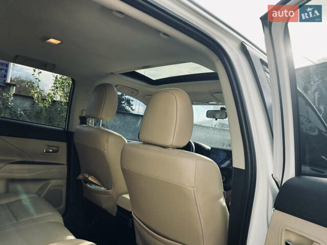 Белый Мицубиси Аутлендер, объемом двигателя 2.4 л и пробегом 147 тыс. км за 12999 $, фото 44 на Automoto.ua