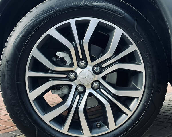 Белый Мицубиси Аутлендер, объемом двигателя 2.4 л и пробегом 147 тыс. км за 12999 $, фото 22 на Automoto.ua