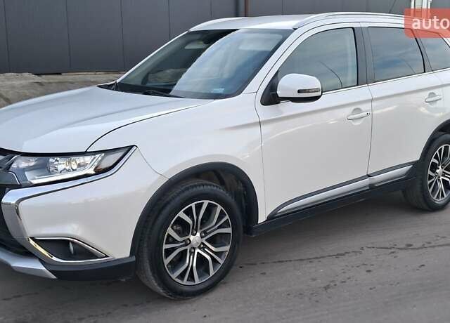 Білий Міцубісі Аутлендер, об'ємом двигуна 2.3 л та пробігом 130 тис. км за 14999 $, фото 1 на Automoto.ua