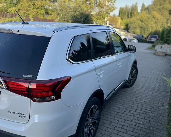 Белый Мицубиси Аутлендер, объемом двигателя 3 л и пробегом 197 тыс. км за 15500 $, фото 13 на Automoto.ua