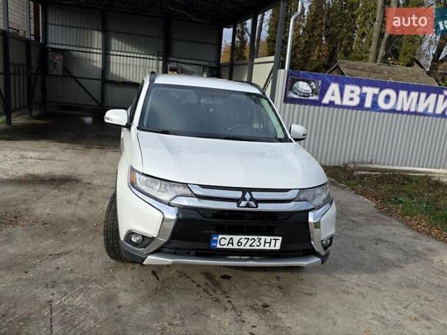 Белый Мицубиси Аутлендер, объемом двигателя 2.36 л и пробегом 169 тыс. км за 13300 $, фото 6 на Automoto.ua