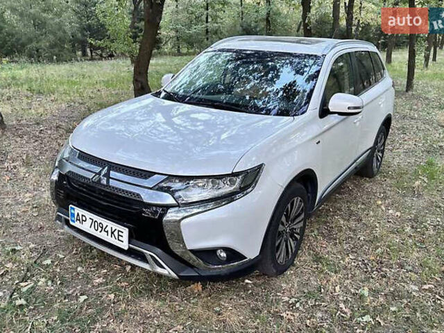 Білий Міцубісі Аутлендер, об'ємом двигуна 3 л та пробігом 109 тис. км за 12500 $, фото 1 на Automoto.ua
