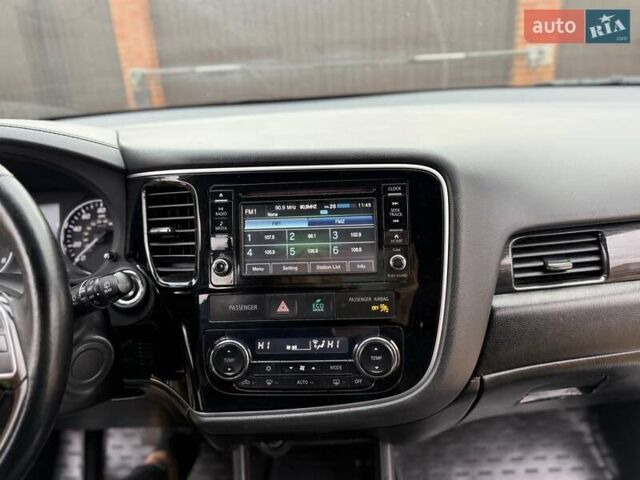 Белый Мицубиси Аутлендер, объемом двигателя 2.36 л и пробегом 191 тыс. км за 13950 $, фото 22 на Automoto.ua