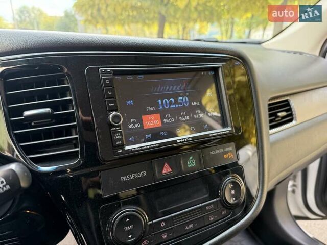 Міцубісі Аутлендер 2015 у Дніпро (Дніпропетровську) на Automoto.ua Білий Міцубісі Аутлендер, об'ємом двигуна 2.36 л та пробігом 178 тис. км за 14500 $, фото 6 на Automoto.ua