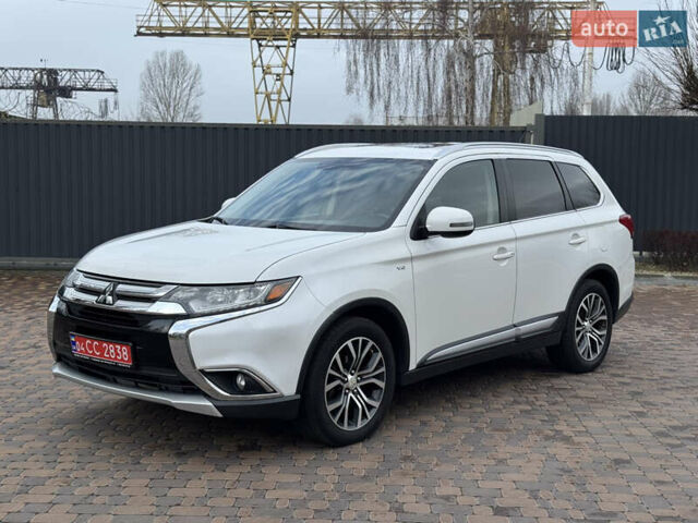 Белый Мицубиси Аутлендер, объемом двигателя 3 л и пробегом 310 тыс. км за 12700 $, фото 48 на Automoto.ua