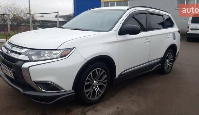 Белый Мицубиси Аутлендер, объемом двигателя 2.4 л и пробегом 240 тыс. км за 14900 $, фото 3 на Automoto.ua