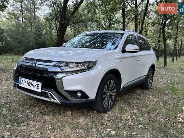 Білий Міцубісі Аутлендер, об'ємом двигуна 3 л та пробігом 109 тис. км за 12500 $, фото 2 на Automoto.ua