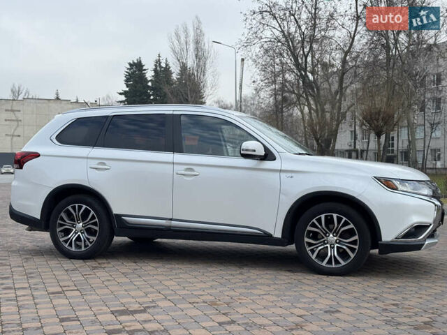 Белый Мицубиси Аутлендер, объемом двигателя 3 л и пробегом 310 тыс. км за 12700 $, фото 10 на Automoto.ua