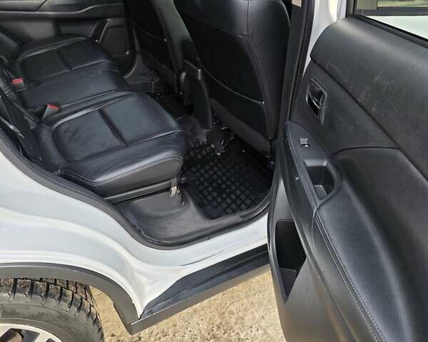 Белый Мицубиси Аутлендер, объемом двигателя 2.36 л и пробегом 169 тыс. км за 13300 $, фото 15 на Automoto.ua