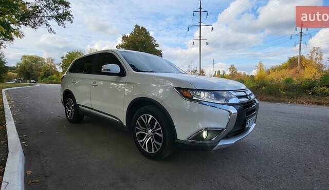 Мицубиси Аутлендер 2016 в Полтаве на Automoto.ua Белый Мицубиси Аутлендер, объемом двигателя 2.36 л и пробегом 240 тыс. км за 14000 $, фото 6 на Automoto.ua