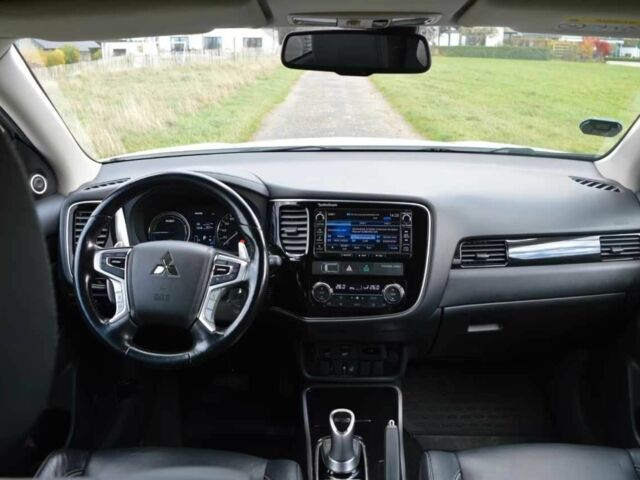 Білий Міцубісі Аутлендер, об'ємом двигуна 2 л та пробігом 164 тис. км за 16900 $, фото 5 на Automoto.ua