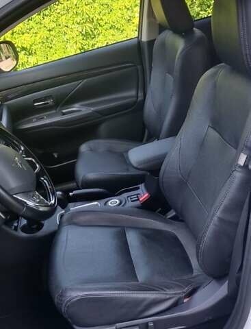 Белый Мицубиси Аутлендер, объемом двигателя 3 л и пробегом 115 тыс. км за 15300 $, фото 5 на Automoto.ua