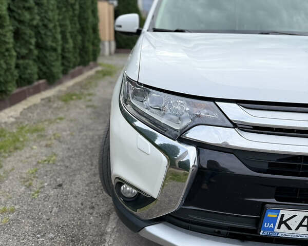 Белый Мицубиси Аутлендер, объемом двигателя 2.36 л и пробегом 134 тыс. км за 18500 $, фото 21 на Automoto.ua