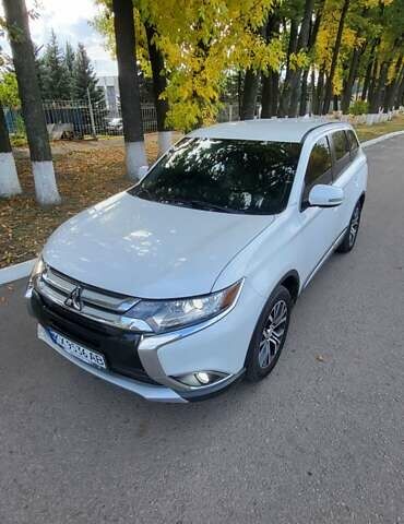 Мицубиси Аутлендер 2016 в Полтаве на Automoto.ua Белый Мицубиси Аутлендер, объемом двигателя 2.36 л и пробегом 240 тыс. км за 14000 $, фото 4 на Automoto.ua