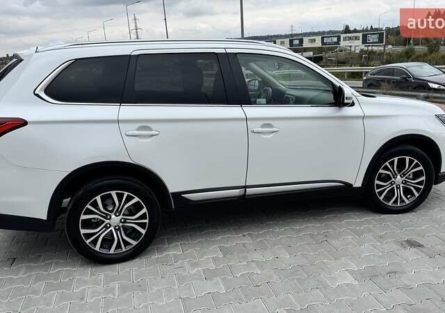 Белый Мицубиси Аутлендер, объемом двигателя 2.2 л и пробегом 199 тыс. км за 17999 $, фото 6 на Automoto.ua