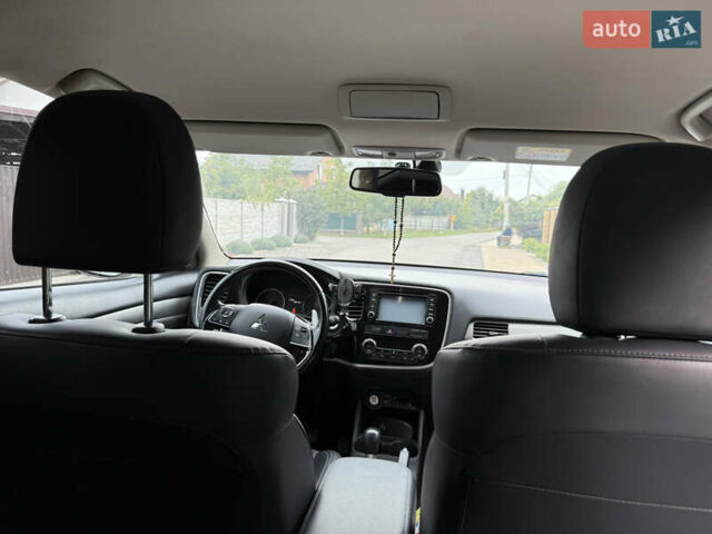 Белый Мицубиси Аутлендер, объемом двигателя 2.36 л и пробегом 134 тыс. км за 18500 $, фото 7 на Automoto.ua