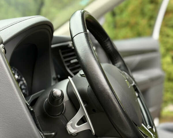 Білий Міцубісі Аутлендер, об'ємом двигуна 2.23 л та пробігом 215 тис. км за 17550 $, фото 59 на Automoto.ua