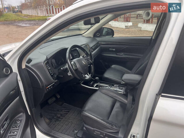 Білий Міцубісі Аутлендер, об'ємом двигуна 2.27 л та пробігом 145 тис. км за 18200 $, фото 12 на Automoto.ua