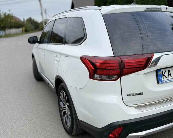 Белый Мицубиси Аутлендер, объемом двигателя 2.36 л и пробегом 134 тыс. км за 18500 $, фото 30 на Automoto.ua