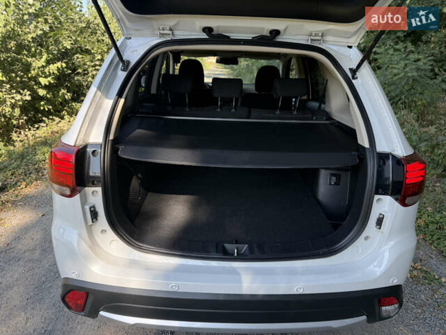 Белый Мицубиси Аутлендер, объемом двигателя 2.2 л и пробегом 240 тыс. км за 17999 $, фото 29 на Automoto.ua