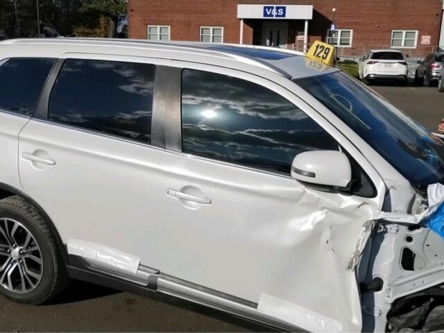 Білий Міцубісі Аутлендер, об'ємом двигуна 3 л та пробігом 177 тис. км за 8900 $, фото 3 на Automoto.ua